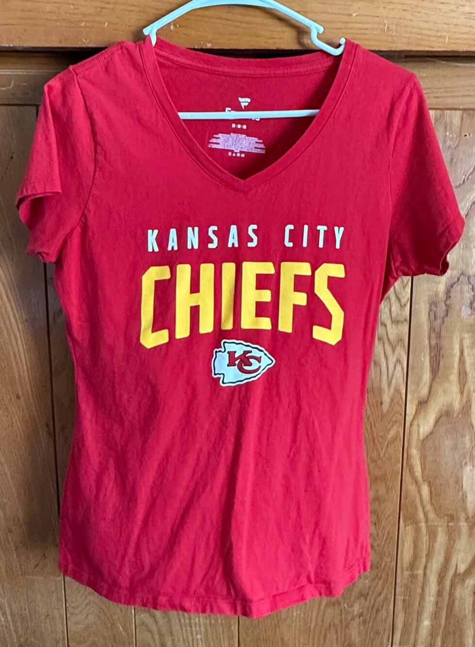 Fanatics Kansas City Chiefs Women's V-Neck Graphic T-Shirt, M